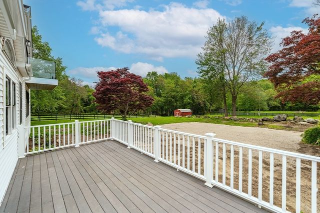6 Hitching Post Ln, Wilbraham, MA 01095