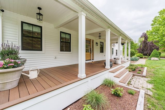 6 Hitching Post Ln, Wilbraham, MA 01095