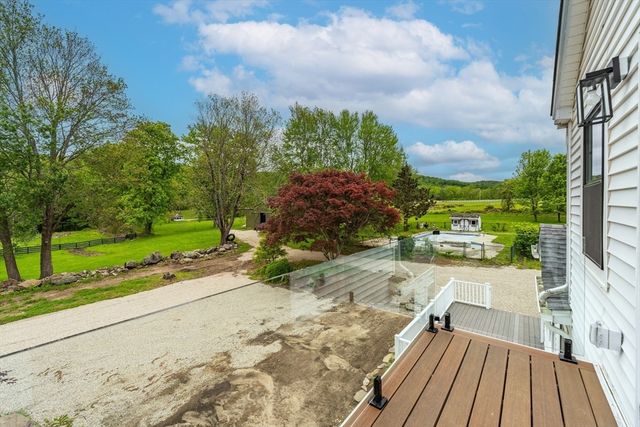 6 Hitching Post Ln, Wilbraham, MA 01095
