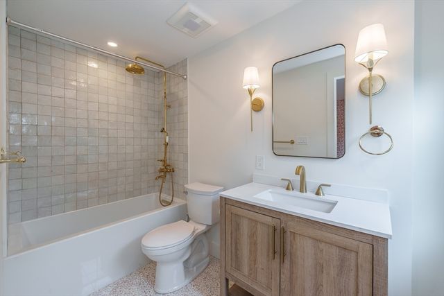 6 Hitching Post Ln, Wilbraham, MA 01095