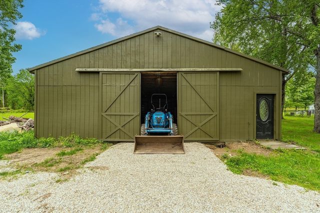 6 Hitching Post Ln, Wilbraham, MA 01095
