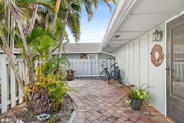 4257 Island CIR 3, Fort Myers, FL 33919