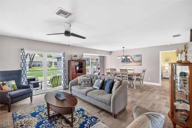 4257 Island CIR 3, Fort Myers, FL 33919