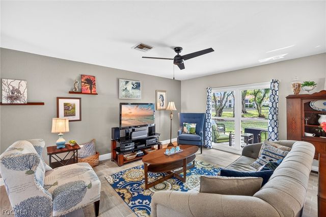 4257 Island CIR 3, Fort Myers, FL 33919