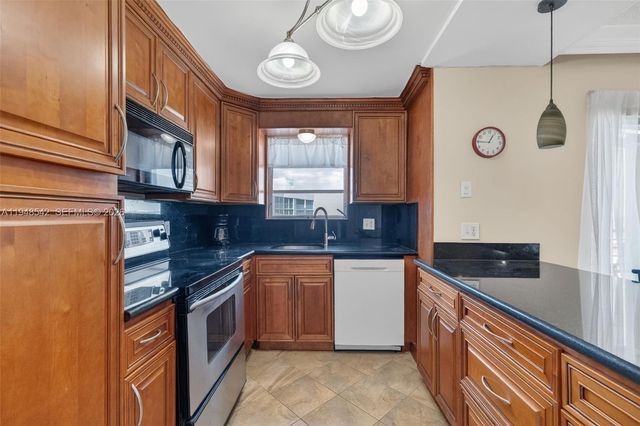 2731 NE 14th St Cswy 919, Pompano Beach, FL 33062