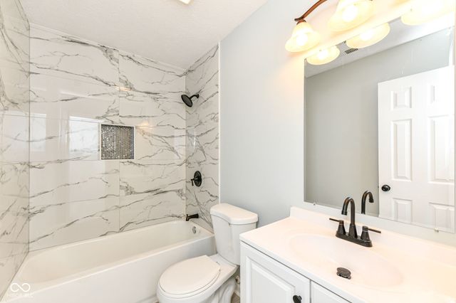 3933 Bergamot Court, Indianapolis, IN 46235