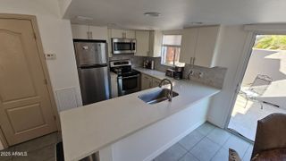239 E BETTY ELYSE Lane, Phoenix, AZ 85022