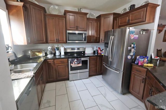 1332 Breezy Creek Drive, Evansville, IN 47720