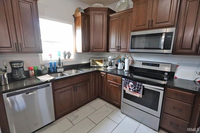 1332 Breezy Creek Drive, Evansville, IN 47720