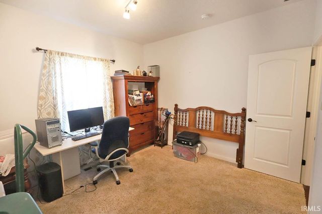 1332 Breezy Creek Drive, Evansville, IN 47720