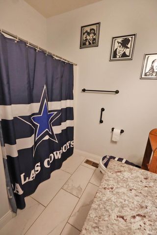 1332 Breezy Creek Drive, Evansville, IN 47720