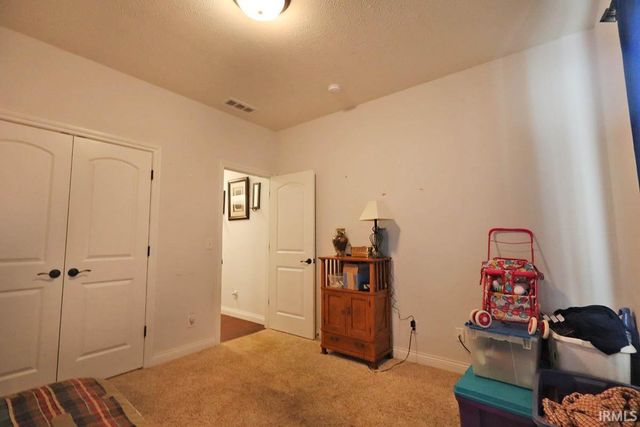 1332 Breezy Creek Drive, Evansville, IN 47720