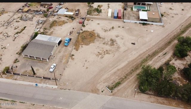 11821 FLOR DEL RIO Street, Socorro, TX 79927
