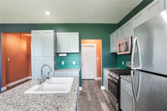 392 Calle Cedro Drive, Sherman, TX 75090
