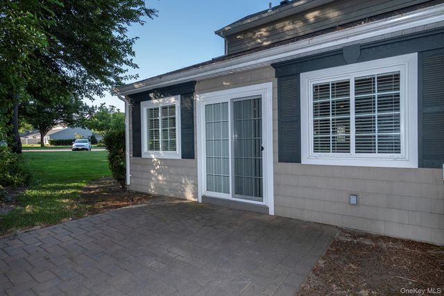 5000 Townhouse Drive 506, Coram, NY 11727