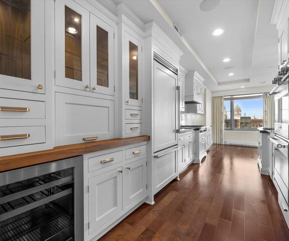 923 E Kilbourn AVENUE #703, Milwaukee, WI 53202
