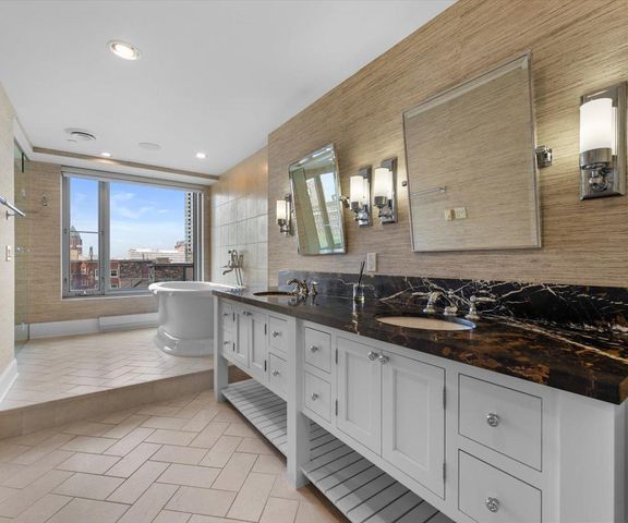 923 E Kilbourn AVENUE #703, Milwaukee, WI 53202