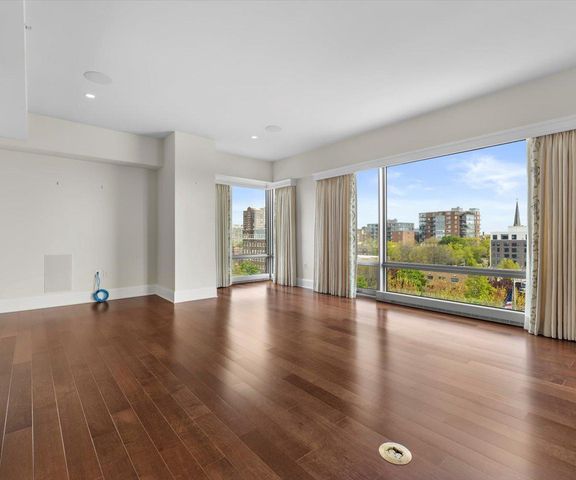 923 E Kilbourn AVENUE #703, Milwaukee, WI 53202