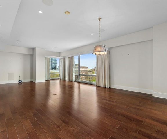 923 E Kilbourn AVENUE #703, Milwaukee, WI 53202