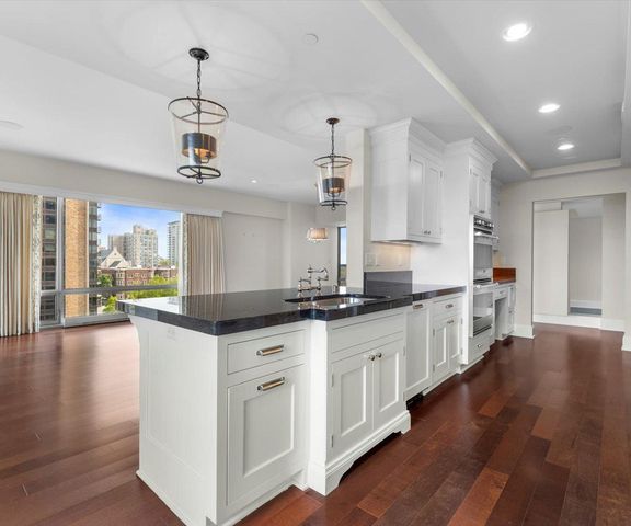 923 E Kilbourn AVENUE #703, Milwaukee, WI 53202