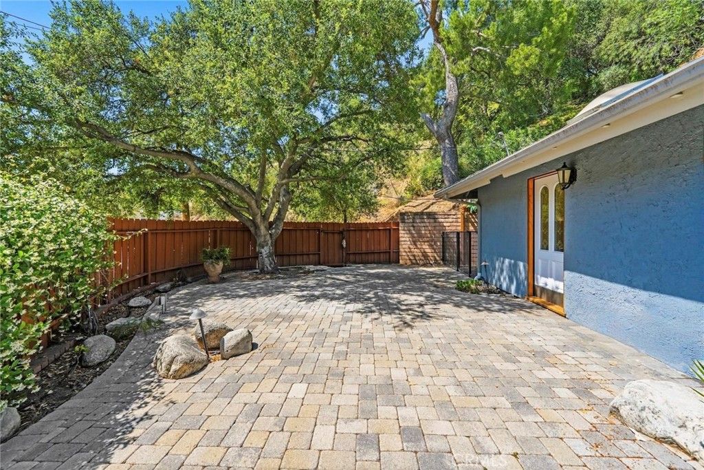 Image 10 of property listing at 6489 Alta Gracia, Tujunga, CA 91042