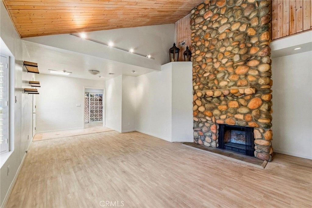 Image 11 of property listing at 6489 Alta Gracia, Tujunga, CA 91042