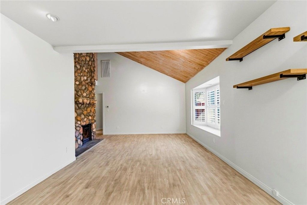 Image 12 of property listing at 6489 Alta Gracia, Tujunga, CA 91042