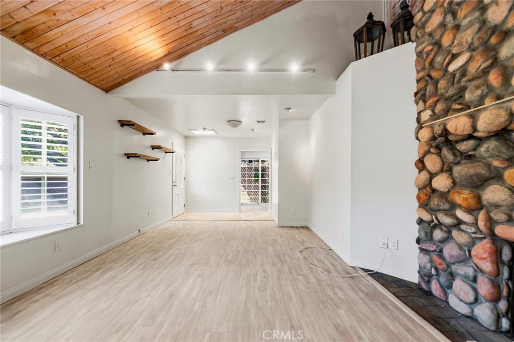 Image 13 of property listing at 6489 Alta Gracia, Tujunga, CA 91042