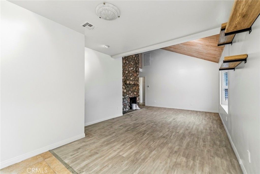 Image 14 of property listing at 6489 Alta Gracia, Tujunga, CA 91042