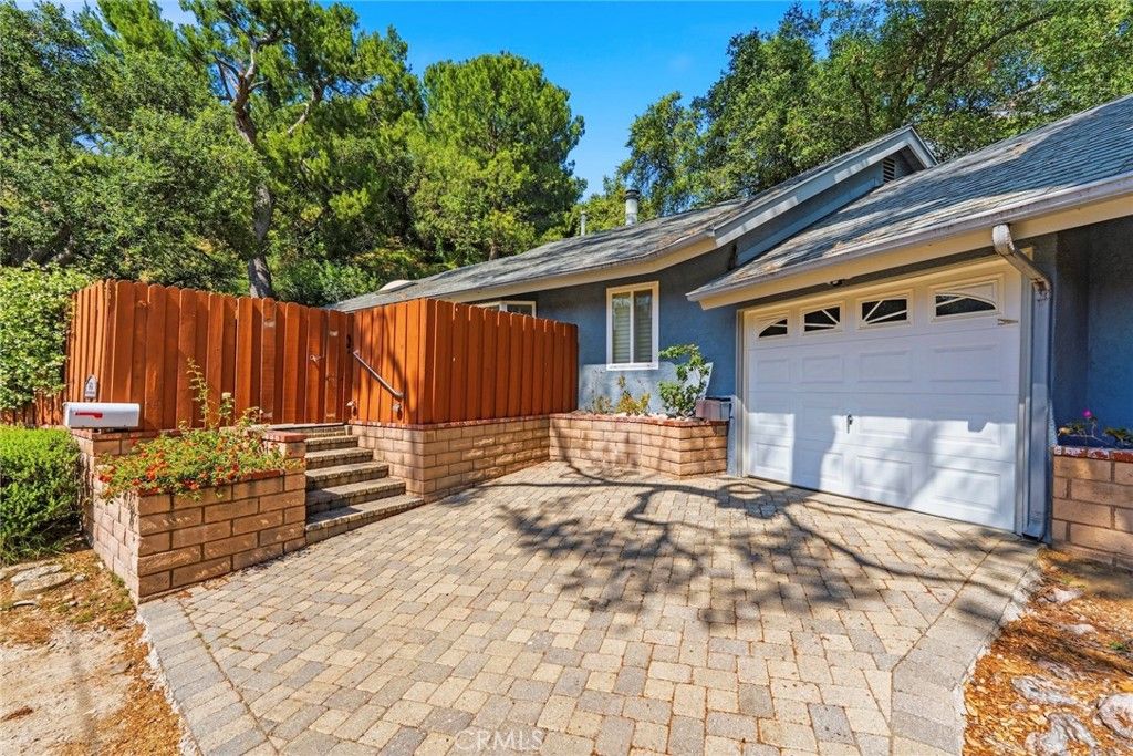 Image 2 of property listing at 6489 Alta Gracia, Tujunga, CA 91042