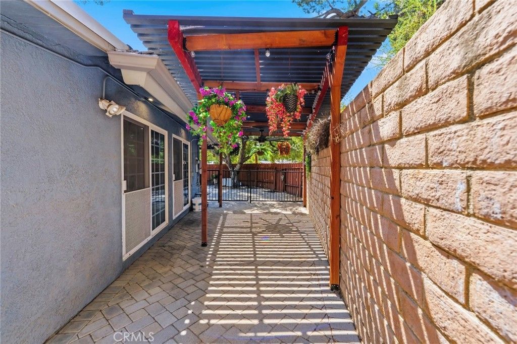 Image 44 of property listing at 6489 Alta Gracia, Tujunga, CA 91042