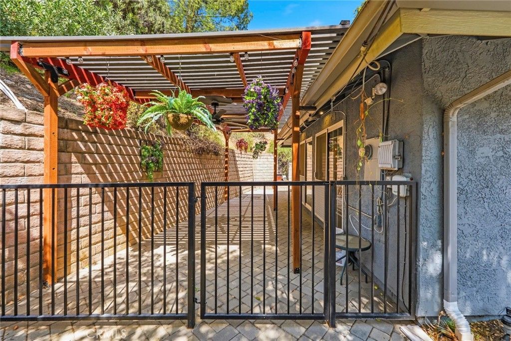 Image 45 of property listing at 6489 Alta Gracia, Tujunga, CA 91042