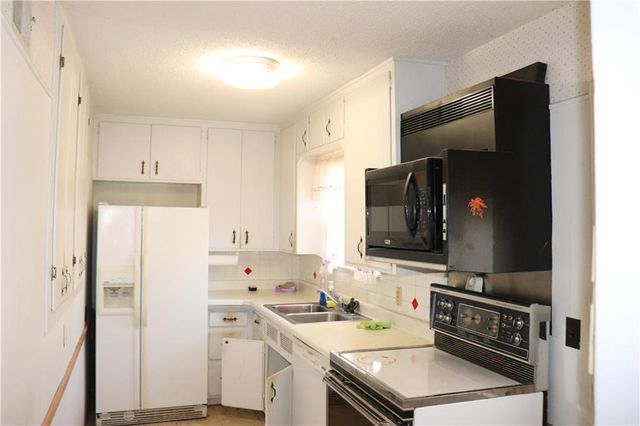 520 E 66th Terrace, Kansas City, MO 64131