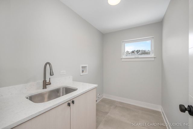 100 E Adams Avenue, Villa Park, IL 60181