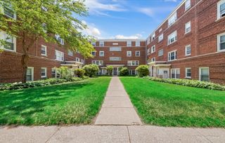 2719 W Berwyn Avenue 2, Chicago, IL 60625