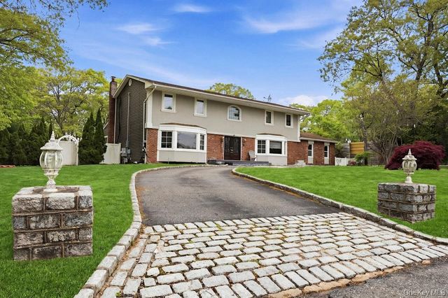 1 Whispering Court, Dix Hills, NY 11746