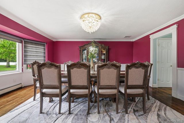 1 Whispering Court, Dix Hills, NY 11746