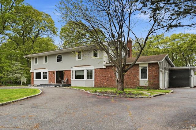 1 Whispering Court, Dix Hills, NY 11746