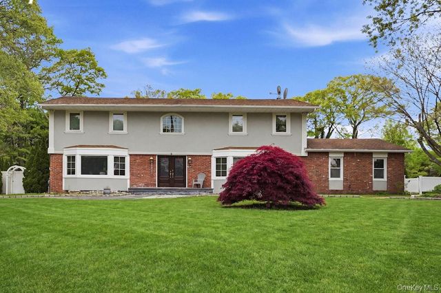 1 Whispering Court, Dix Hills, NY 11746