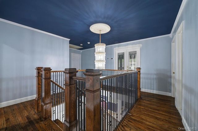1 Whispering Court, Dix Hills, NY 11746