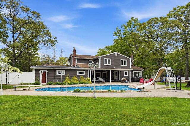 1 Whispering Court, Dix Hills, NY 11746