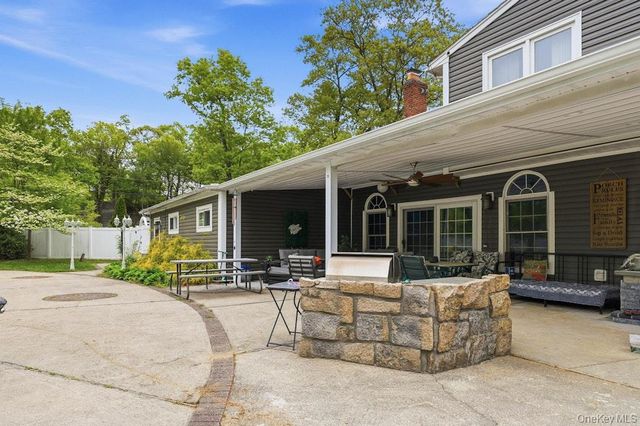 1 Whispering Court, Dix Hills, NY 11746