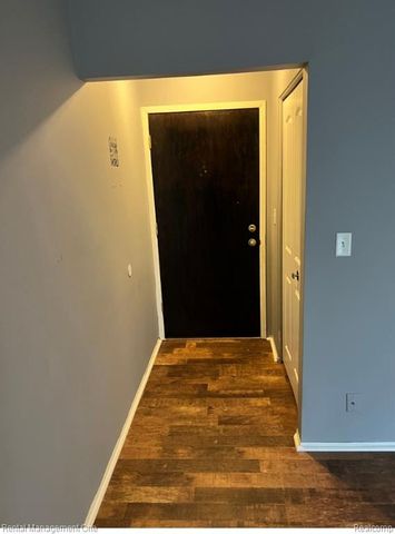 7610 Woodview Drive, Westland, MI 48185