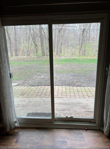 7610 Woodview Drive, Westland, MI 48185