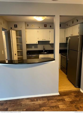 7610 Woodview Drive, Westland, MI 48185