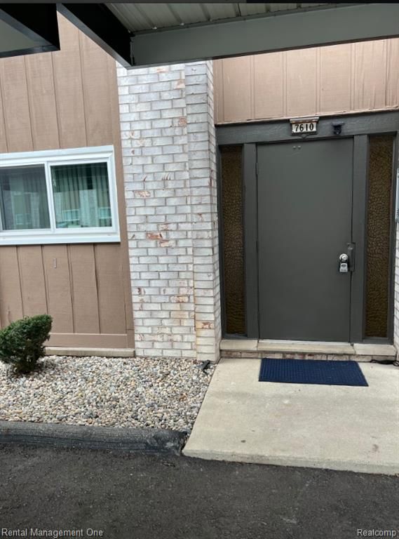 7610 Woodview Drive, Westland, MI 48185