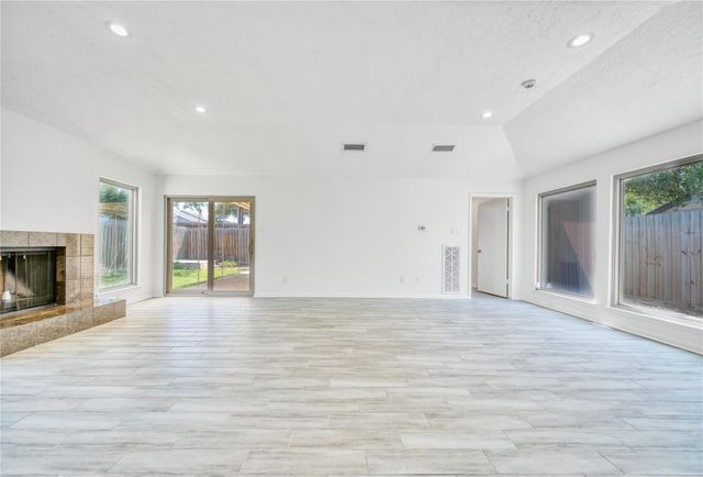 11107 Kitty Brook Drive, Houston, TX 77071
