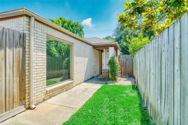 11107 Kitty Brook Drive, Houston, TX 77071