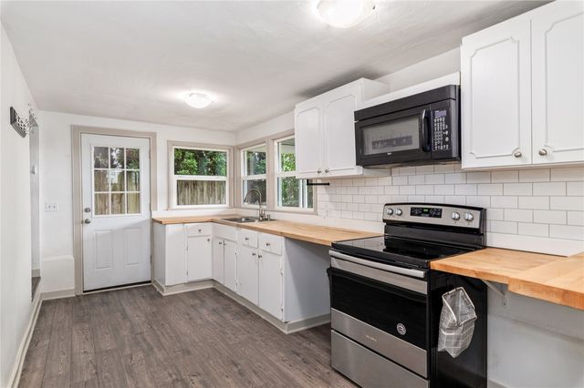 1906 N Wycoff Avenue, Bremerton, WA 98312