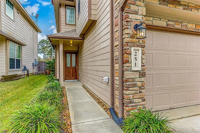 251 Bloomhill Place, The Woodlands, TX 77354